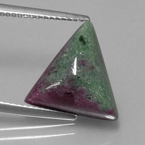 Rubis zoïsite multicolore naturelle trillion, 8,77 ct, opaque