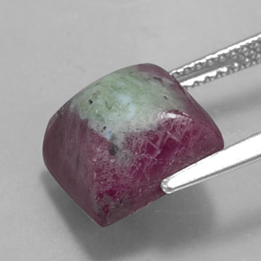 Rubis zoïsite multicolore naturelle carré, 7,66 ct, opaque