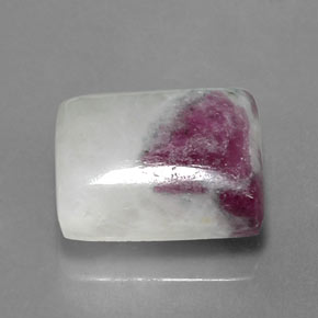 Rubis zoïsite multicolore naturelle baguette, 9,46 ct, translucide