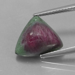 Rubis zoïsite multicolore naturelle trillion, 7,42 ct, opaque