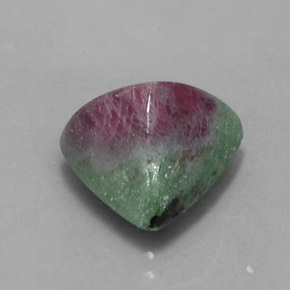 Rubis zoïsite multicolore naturelle trillion, 7,42 ct, opaque