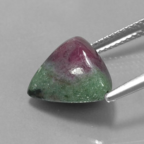 Rubis zoïsite multicolore naturelle trillion, 7,42 ct, opaque