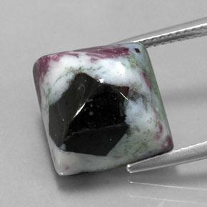 Rubis zoïsite multicolore naturelle carré, 14,96 ct, opaque