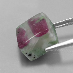 Rubis zoïsite multicolore naturelle carré, 11,56 ct, opaque