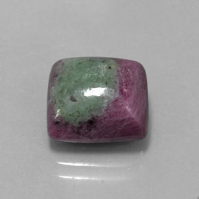 Rubis zoïsite multicolore naturelle carré, 7,62 ct, opaque