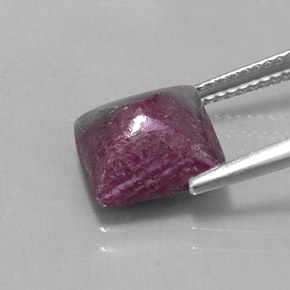 Rubis zoïsite multicolore naturelle carré, 5,24 ct, opaque