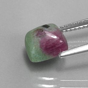 Rubis zoïsite multicolore naturelle carré, 2,87 ct, opaque