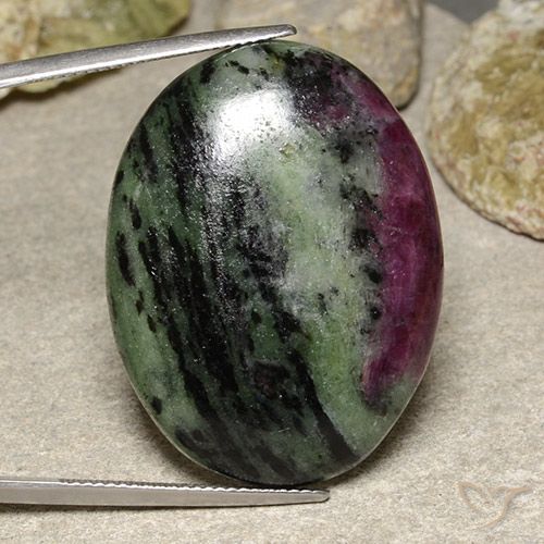 56.55ct Naturel Multicolore Rubis-Zoisite, ovale, Opaque