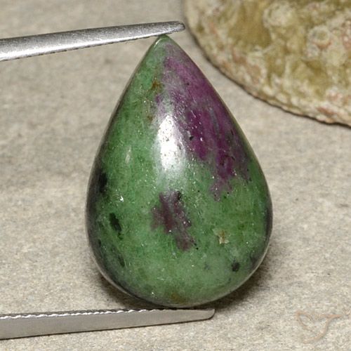 15.77ct Naturel Multicolore Rubis-Zoisite, En forme de poire, Opaque