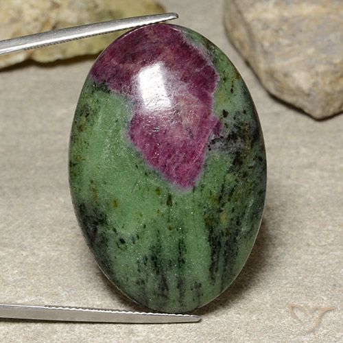 73.93ct Naturel Multicolore Rubis-Zoisite, ovale, Opaque