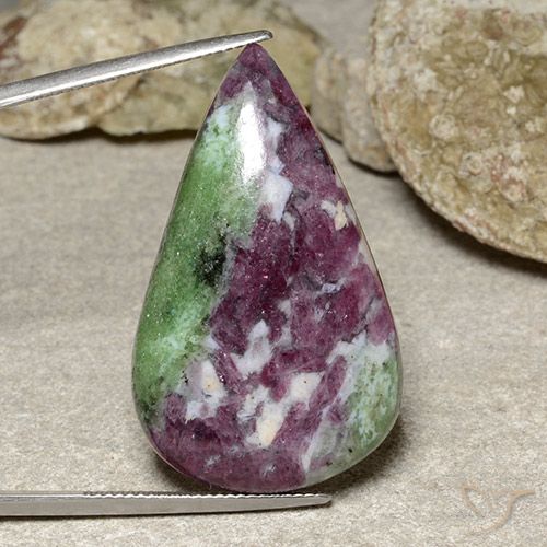51.87ct Naturel Multicolore Rubis-Zoisite, En forme de poire, Opaque