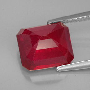 Rubis rouge naturelle taille émeraude, 4,93 ct, VS-SI