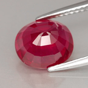 Rubis rouge naturelle coupe ovale, 3,68 ct, VS-SI
