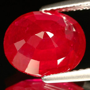 Rubis rouge naturelle coupe ovale, 4,56 ct, SI