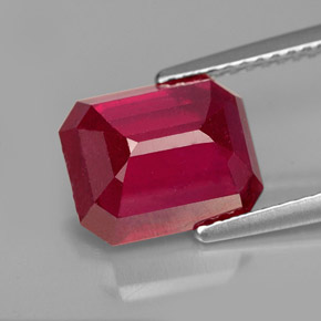 Rubis rouge naturelle taille émeraude, 4,68 ct, VS-SI