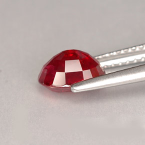 Rubis rouge naturelle coupe ovale, 1,62 ct, SI