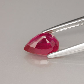 Rubis rouge naturelle en forme de poire, 1,05 ct, VS-SI