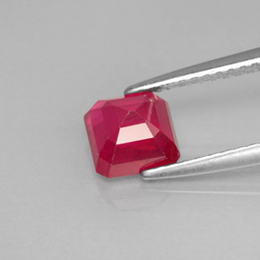 Rubis rouge naturelle taille émeraude, 1,72 ct, VS-SI