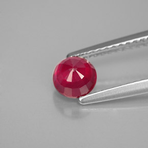 Rubis rouge naturelle coupe roude, 0,82 ct, VS-SI