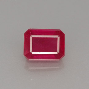 Rubis rouge naturelle taille émeraude, 1,65 ct, SI