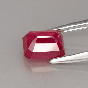Rubis rouge naturelle taille émeraude, 1,65 ct, SI