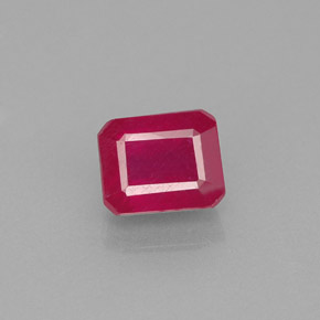Rubis rouge naturelle taille émeraude, 1,77 ct, VS-SI