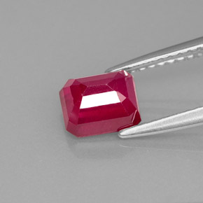 Rubis rouge naturelle taille émeraude, 1,77 ct, VS-SI