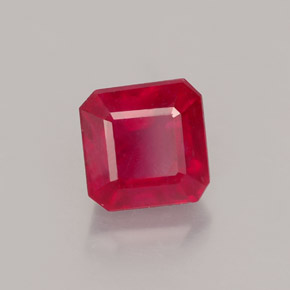 Rubis rouge naturelle taille émeraude, 1,79 ct, VS-SI