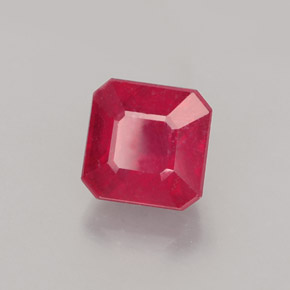 Rubis rouge naturelle taille émeraude, 1,77 ct, SI