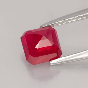 Rubis rouge naturelle taille émeraude, 1,77 ct, SI