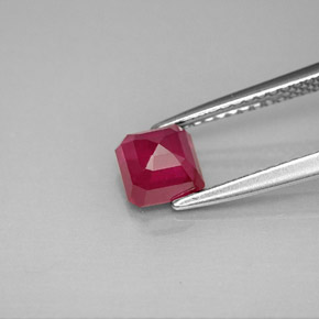 Rubis rouge naturelle taille émeraude, 1,38 ct, VS-SI
