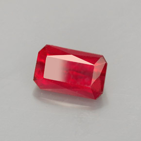 Rubis rouge naturelle taille émeraude, 1,80 ct, VS-SI