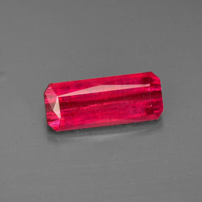 Rubis rouge naturelle taille émeraude, 1,44 ct, VS-SI