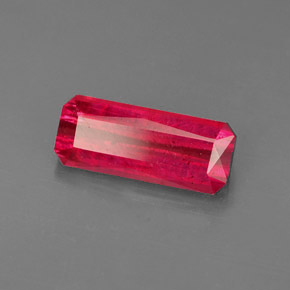 Rubis rouge naturelle taille émeraude, 1,44 ct, VS-SI