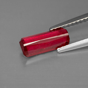Rubis rouge naturelle taille émeraude, 1,44 ct, VS-SI