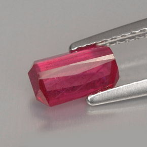 Rubis rouge naturelle taille émeraude, 1,13 ct, VS-SI