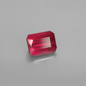 Rubis rouge naturelle taille émeraude, 1,35 ct, SI