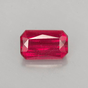 Rubis rouge naturelle taille émeraude, 1,61 ct, SI
