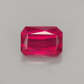 Rubis rouge naturelle taille émeraude, 1,68 ct, SI