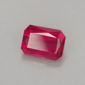 Rubis rouge naturelle taille émeraude, 1,68 ct, SI