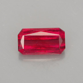 Rubis rouge naturelle taille émeraude, 1,54 ct, SI