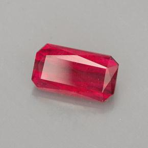 Rubis rouge naturelle taille émeraude, 1,54 ct, SI