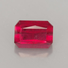 Rubis rouge naturelle taille émeraude, 1,54 ct, SI