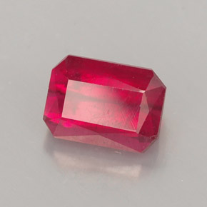 Rubis rouge naturelle taille émeraude, 1,54 ct, SI