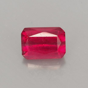 Rubis rouge naturelle taille émeraude, 0,96 ct, SI