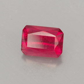 Rubis rouge naturelle taille émeraude, 0,96 ct, SI