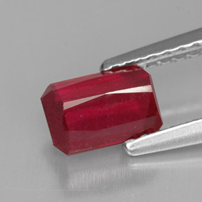 Rubis rouge naturelle taille émeraude, 1,06 ct, SI