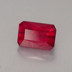 Rubis rouge naturelle taille émeraude, 1,26 ct, SI