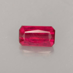 Rubis rouge naturelle taille émeraude, 1,14 ct, SI