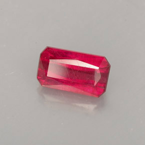 Rubis rouge naturelle taille émeraude, 1,14 ct, SI
